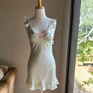 Elegant Mint Green Lace Trim Nightgown